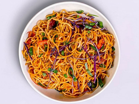 Veg Singapori Noodles Full (Served In A Wok