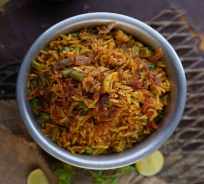 Subzi Dum Biryani (900 Gms)