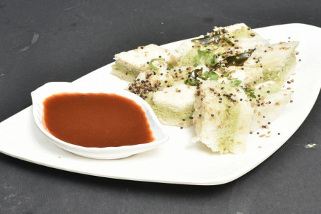 Boiled Farsan With Chutney [8 Pcs]