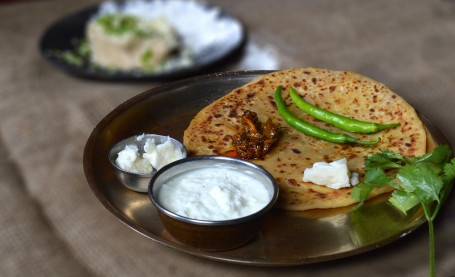 Aloo Methi Da Paratha.