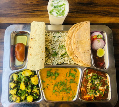 Dlx Punjabi Thali