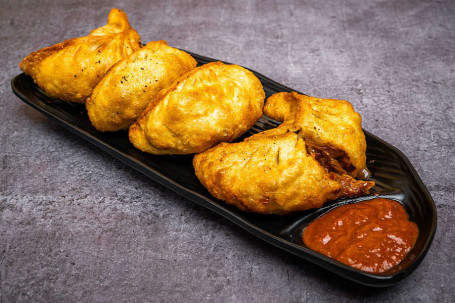 Fried Pizza Momos Veg(4 Pieces)