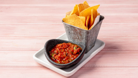 Fresh Tomato Salsa With Tortilla Chips