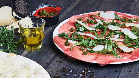 Carpaccio De Ternera, Grana Padano Y Focaccia