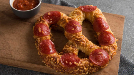 Pretzel Cu Pepperoni