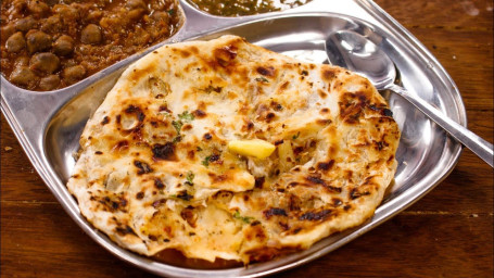 Butter Paneer Kulcha (2 Pcs)