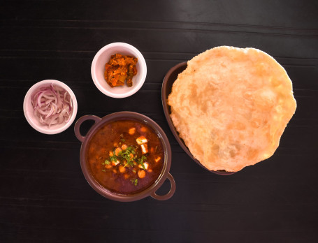 Chhola Bhatura (2 Bhature) Pickles