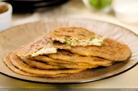 1 Pc Paneer Paratha Aloo Matar Gravy