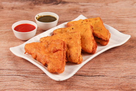 Bread Pakoda 4 Pcs Meethi Hari Chutney