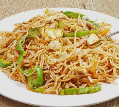 Chilli Garlic Paneer Chowmein