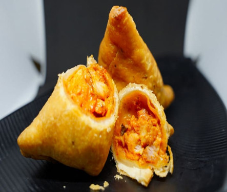 Makhni Chicken Samosa