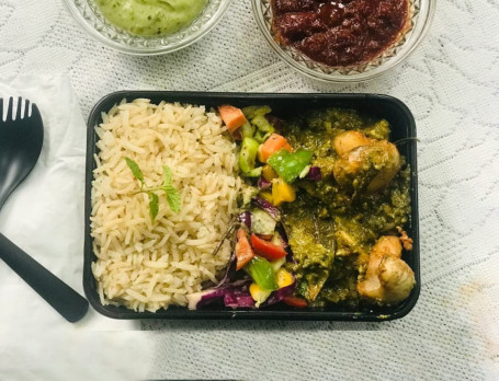 Brown Rice With Palak Mushroom Gravy In