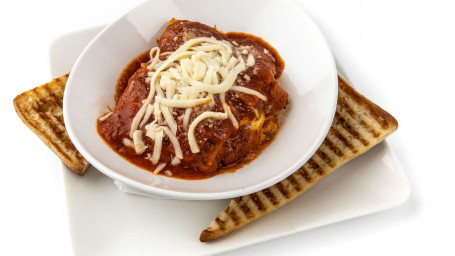 Meat Lasagna With Garlic Bread