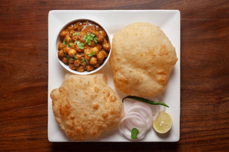 Chola Puri Thali