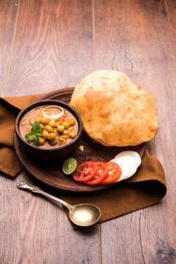 Sabzi Bhatura