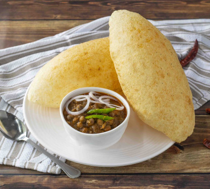 Chole Bhatoore(Serves 1)