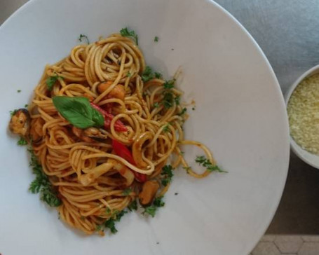 Spaghetti Frutti Di Mare E Pomodorino