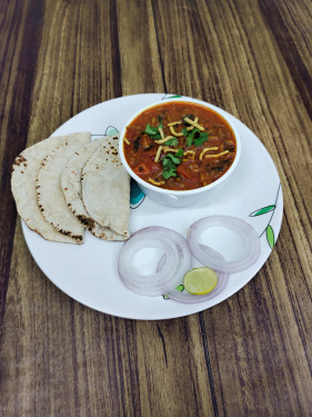 Sev Tomato With Roti