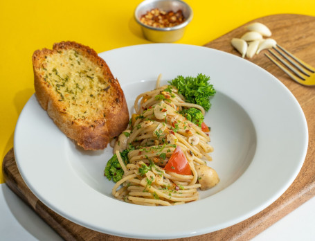 Spaghetti Aglio E Olio Peperoncino Pasta