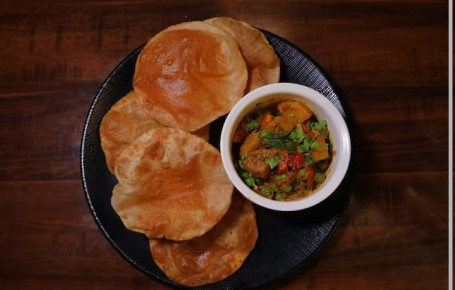 Jeera Aaloo With 5 Poori