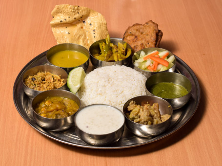 Veg Thali (Aizong Rice)