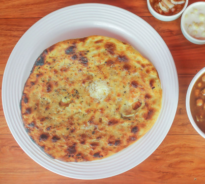 Kulcha With Chole And Dal Makhani Sweet Lassi