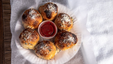 Cheesy Garlic Knots (6 Pieces)