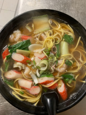 Fideos De Arroz Con Sopa De Marisco