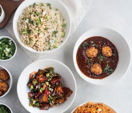 Paneer Chilli With Fried Rice/Noodles