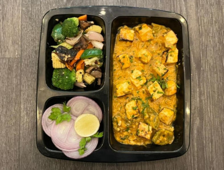 Grilled Paneer In Tikka Sauce