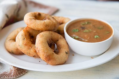 2 Vada Sambar With Chutney