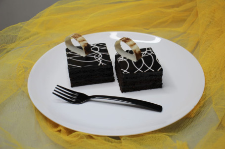 Truffle Pastry (2 Pcs)