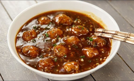 Veg Manchurian Gravy With Noodles/Fried Rice