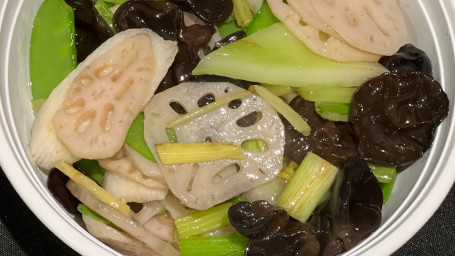 Táng Qín Lián Ǒu Huái Shān Xiǎo Chǎo/Stir Fried Lotus And Yam With Chinese Celery