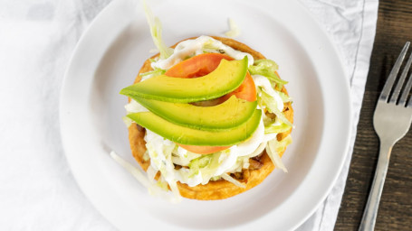 Sope O Tostada Chicharron En Salsa Verde Pork Skins In Green Sauce)