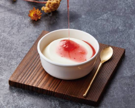 Cǎo Méi Nǎi Lào Strawberry Panna Cotta