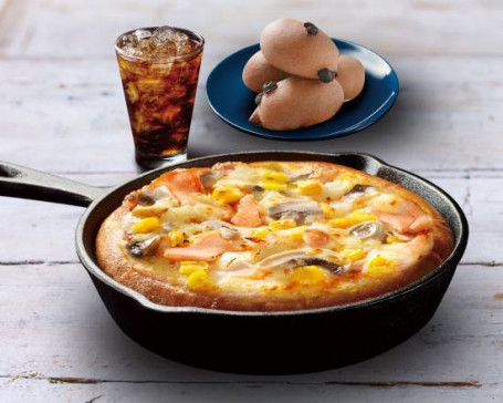 Xūn Jī Sī Mó Gū Bǐ Sà Dú Xiǎng Cān Pizza Cu Pui Și Ciuperci Afumat De Casă Mâncare Exclusivă