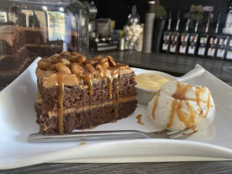 Brownie Cake With Peanut Butter