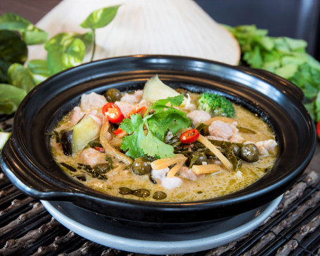 Viet Thai Chicken Green Curry (Spicy)