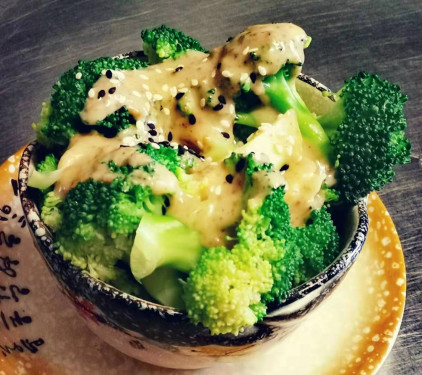 Steam Broccoli With Sesame Sauce