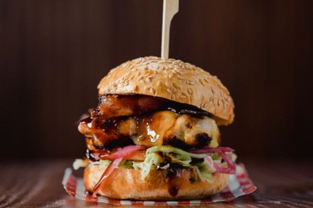 Vineri Glazed Chicken Burger Cu Cartofi Prajiti