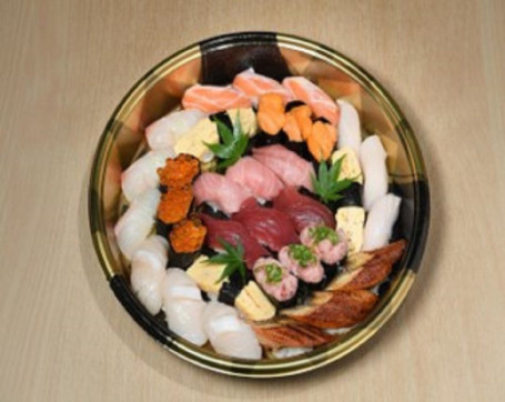 Shòu Sī Bèi Qián （Sān Rén Qián Sushi Bizen (For 3 Persons