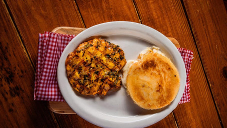 Arepa De Queso Con Pechuga Asada /Corn Cake With Cheese Inside And Grilled Chicken Breast