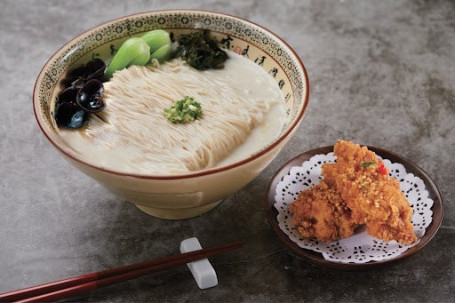 Suàn Xiāng Pái Gǔ Lā Miàn La Mian With Fragrant Garlic Pork Rib In Signature Pork Bone Soup