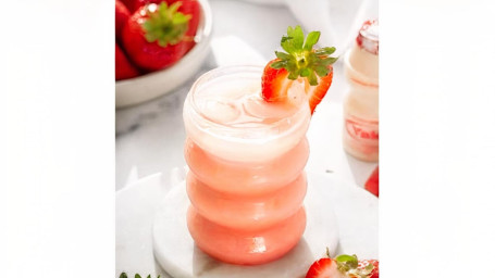 Strawberry Yakult Cǎo Méi Duō Duō 24 Oz