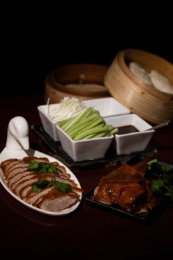 1/2 Legendary Roasted Peking Duck Gǔ Fǎ Běi Jīng Kǎo Yā Bàn Zhǐ）