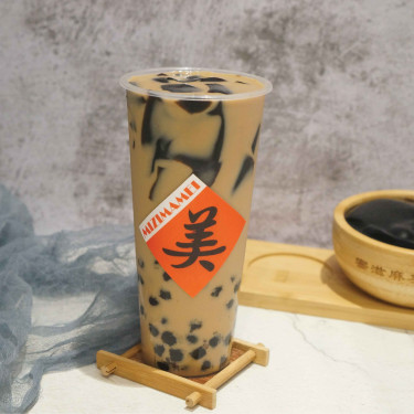 Chuán Tǒng Shǒu Gōng Nèn Xiān Cǎo Nǎi Chá Grass Jelly Boba Milk Tea