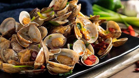 Spicy Clam Là Chǎo Huā Xiǎn