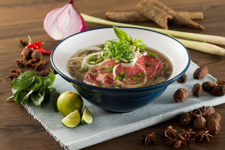 Yuè Běi Shēng Niú Ròu Tāng Fěn North Vietnamese Raw Beef Pho