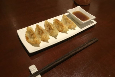 2. Grilled Chicken Dumplings (5) – Je Jī Tiē